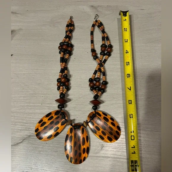 Beautiful Handcrafted Neclace - Picture 2 of 2